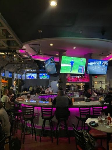 best restaurant for sports watching in des plaines il