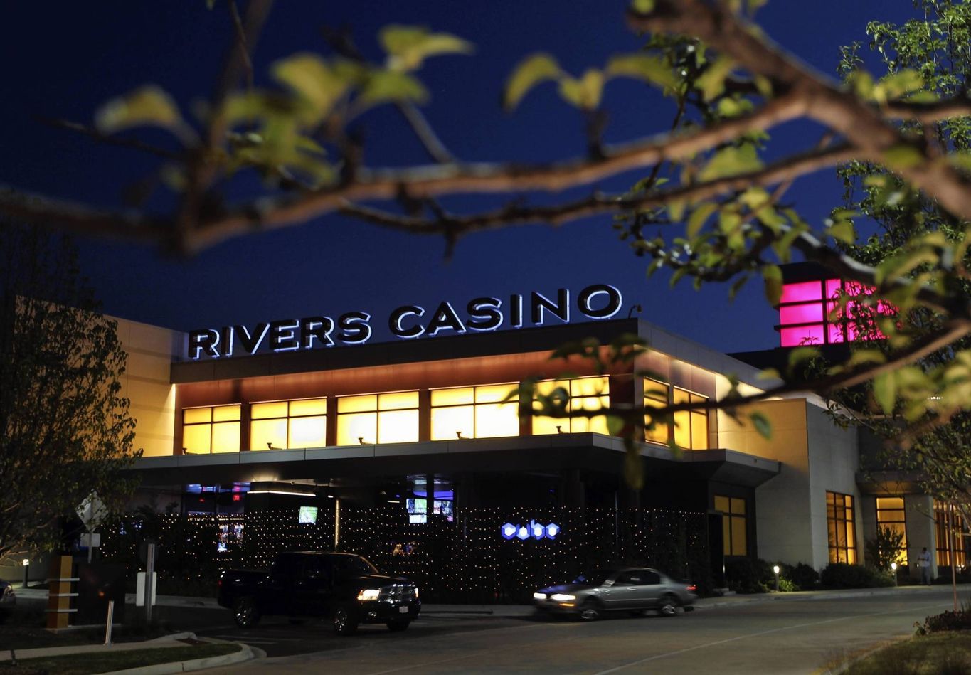 hotels near rivers casino des plaines 